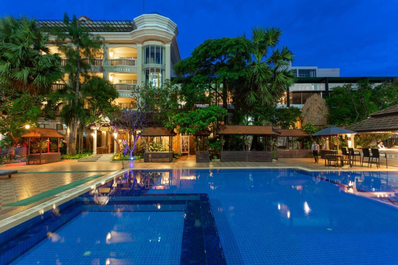 Somadevi Angkor Premium Hotel Siem Reap Buitenkant foto