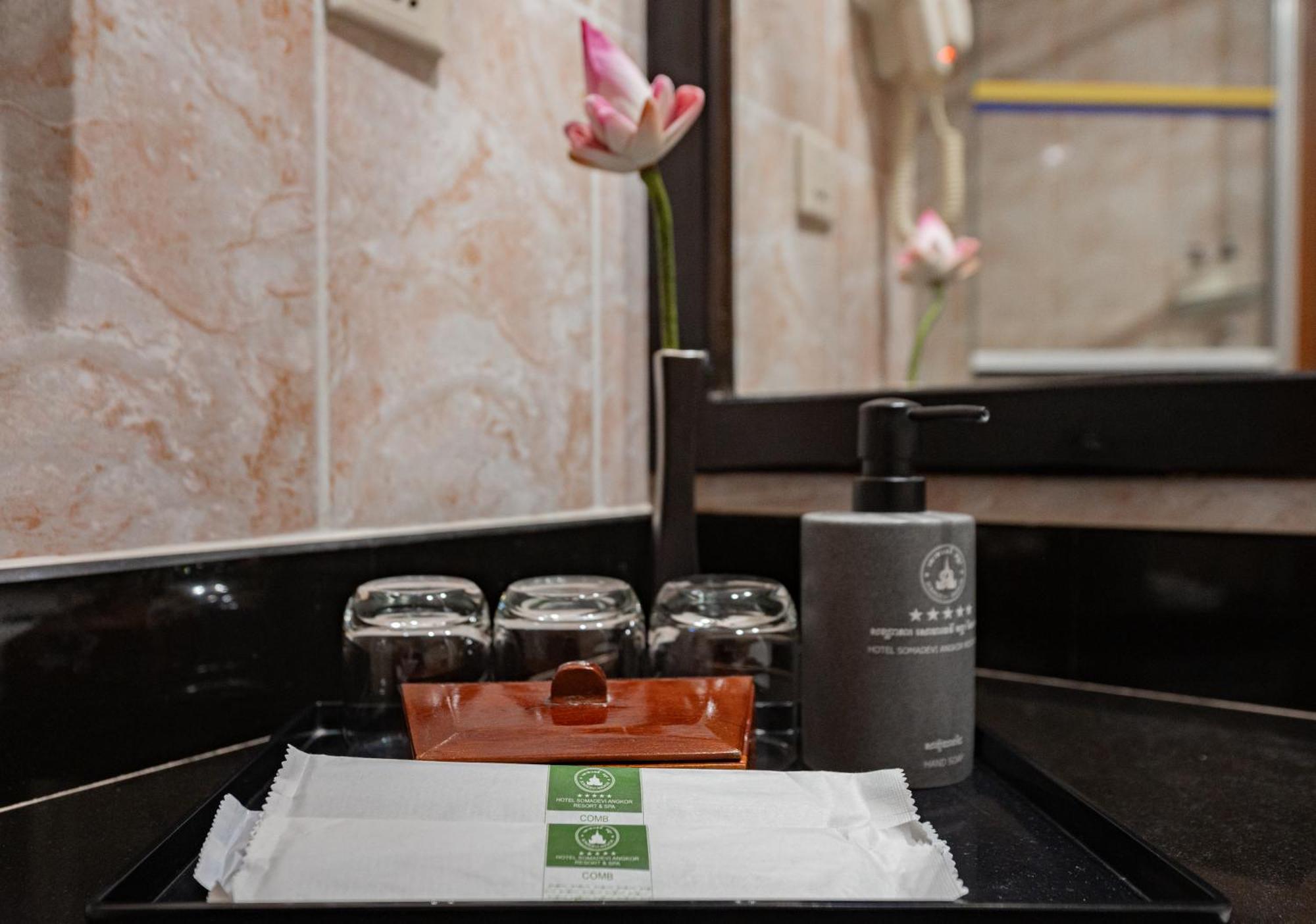 Somadevi Angkor Premium Hotel Siem Reap Buitenkant foto