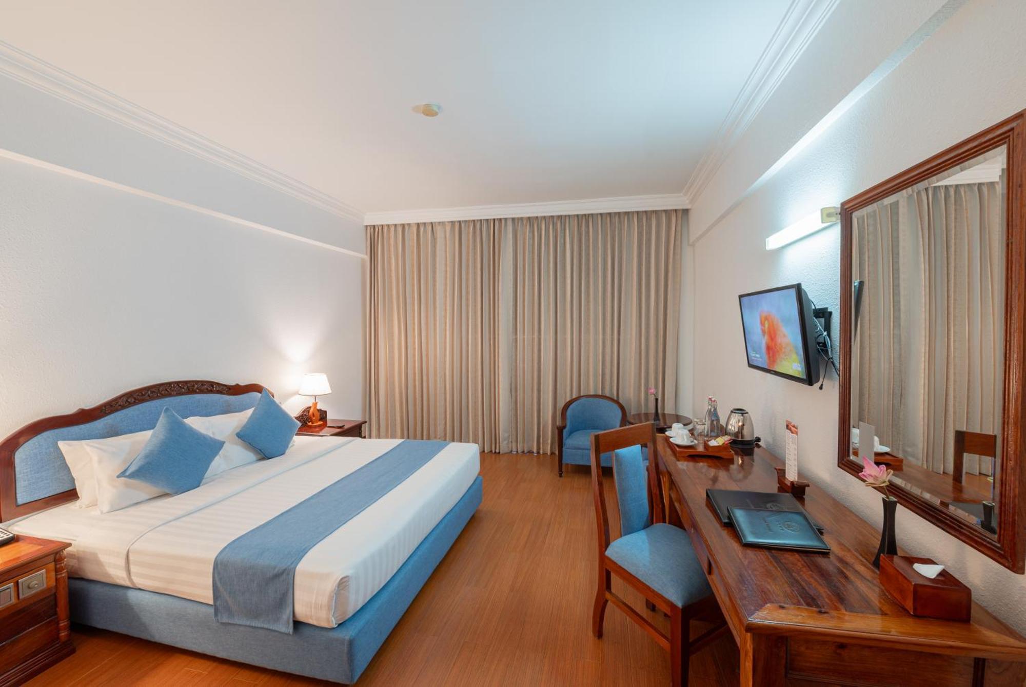 Somadevi Angkor Premium Hotel Siem Reap Buitenkant foto