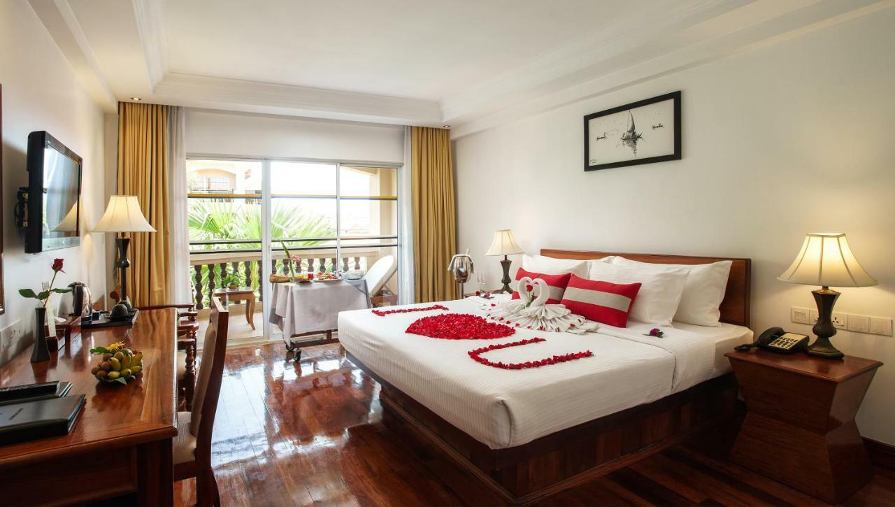Somadevi Angkor Premium Hotel Siem Reap Buitenkant foto